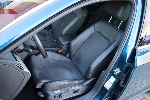 Volkswagen PASSAT Variant 1.5 TSI R-Line Business + | Origineel NL | Camera | ACC | Dynamic Light | Virtual Cockpit |