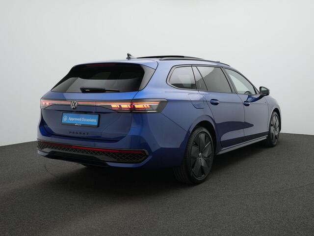 Volkswagen PASSAT Variant 1.5 eHybrid 272 pk R-Line | Panoramadak | Trekhaak | Adaptief onderstel | Head-up display | IQ Light
