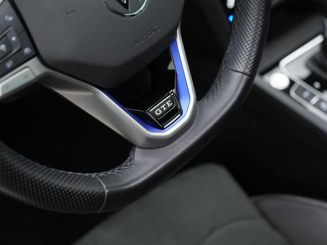 Volkswagen PASSAT 1.4 TSI PHEV 218 pk GTE | Panoramadak | Trekhaak | Discover Pro | Adaptief onderstel | IQ Light |