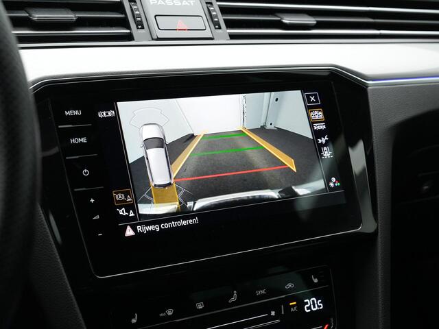 Volkswagen PASSAT 1.4 TSI PHEV 218 pk GTE | Panoramadak | Trekhaak | Discover Pro | Adaptief onderstel | IQ Light |