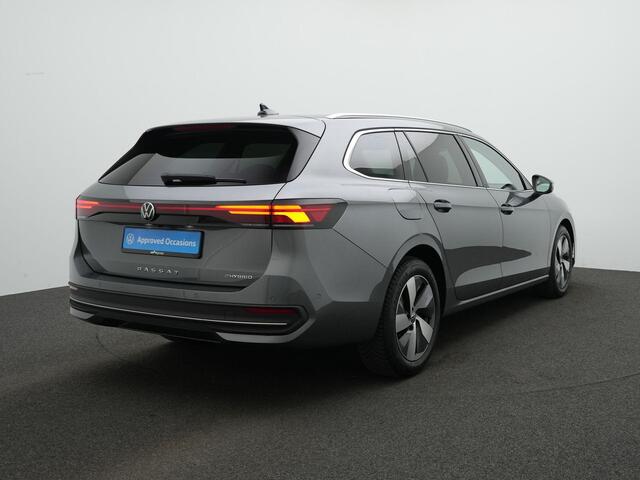 Volkswagen PASSAT Variant 1.5 eHybrid 204 pk Business | Trekhaak | Head-up display | Stuur-/stoelverwarming | Achteruitrijcamera