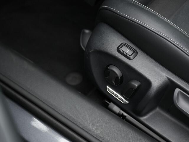 Volkswagen PASSAT Variant 1.5 eHybrid 204 pk Business | Trekhaak | Head-up display | Stuur-/stoelverwarming | Achteruitrijcamera