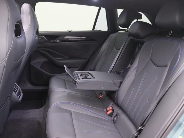 Volkswagen PASSAT Variant 1.5 eHybrid R-Line Edition 272PK DSG SOH 100%, Pano-Schuifdak, Trekhaak, Black Style, Memorystoel, Head-Up Display, Harman Kardon, 19" LM Velgen, Elektr. Achterklep