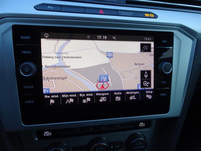 Volkswagen PASSAT Variant 1.5 TSI Comfortline Business Automatische airco, navigatie, trekhaak, licht metalen velgen, elektr achterklep, camera, parkeersensoren, led verlichting, automaat, enz.