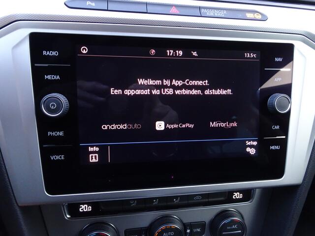 Volkswagen PASSAT Variant 1.5 TSI Comfortline Business Automatische airco, navigatie, trekhaak, licht metalen velgen, elektr achterklep, camera, parkeersensoren, led verlichting, automaat, enz.