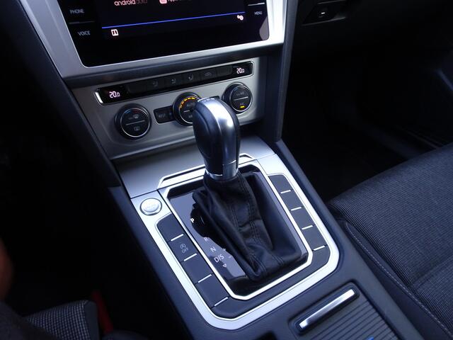 Volkswagen PASSAT Variant 1.5 TSI Comfortline Business Automatische airco, navigatie, trekhaak, licht metalen velgen, elektr achterklep, camera, parkeersensoren, led verlichting, automaat, enz.