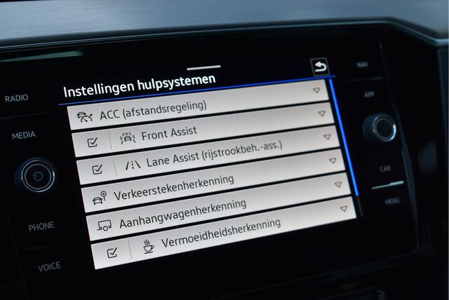 Volkswagen PASSAT Variant 1.5 TSI R-line Business Matrix LED, Elek. trekhaak, Adaptive cruise, Camera, Massage