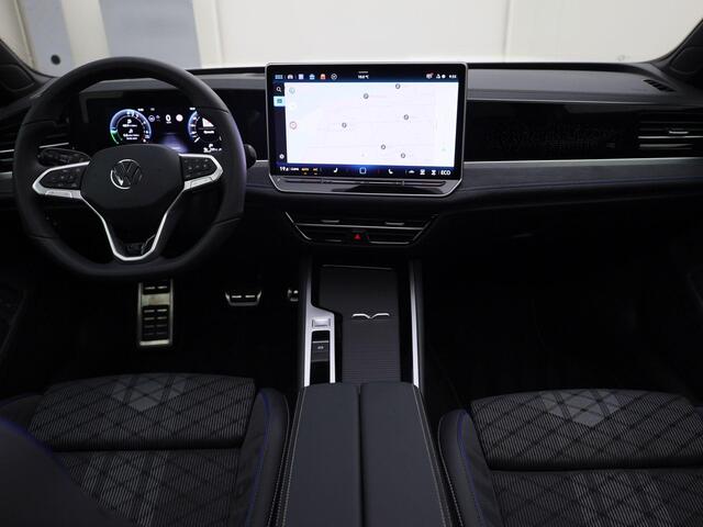 Volkswagen PASSAT Variant 1.5eHybrid 200kW/272PK R-Line Edition · Panoramadak · Trekhaak · Apple/Android · Garantie t/m 15-07-2030 of 100000km.