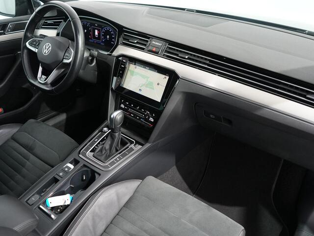 Volkswagen PASSAT Variant 1.5 TSI R-Line Business + | Carplay | IQ Matrix | Trekhaak | Camera |