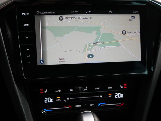 Volkswagen PASSAT Variant 1.5 TSI R-Line Business + | Carplay | IQ Matrix | Trekhaak | Camera |