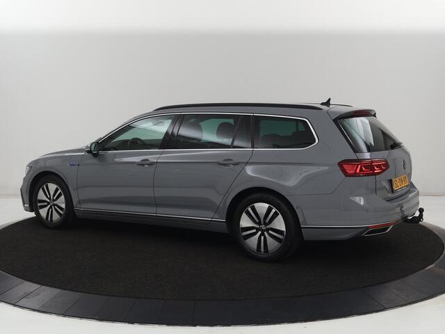 Volkswagen PASSAT 1.4 TSI PHEV GTE | Trekhaak | Stoelverwarming | Stoelverwarming | Camera | Massage | Carplay | Matrix LED | Adaptive cruise | Navigatie | Park Assist | Climate control | Plug In
