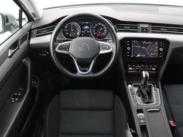 Volkswagen PASSAT 1.4 TSI PHEV GTE | Trekhaak | Stoelverwarming | Stoelverwarming | Camera | Massage | Carplay | Matrix LED | Adaptive cruise | Navigatie | Park Assist | Climate control | Plug In
