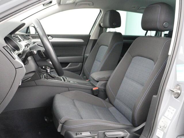 Volkswagen PASSAT 1.4 TSI PHEV GTE | Trekhaak | Stoelverwarming | Stoelverwarming | Camera | Massage | Carplay | Matrix LED | Adaptive cruise | Navigatie | Park Assist | Climate control | Plug In