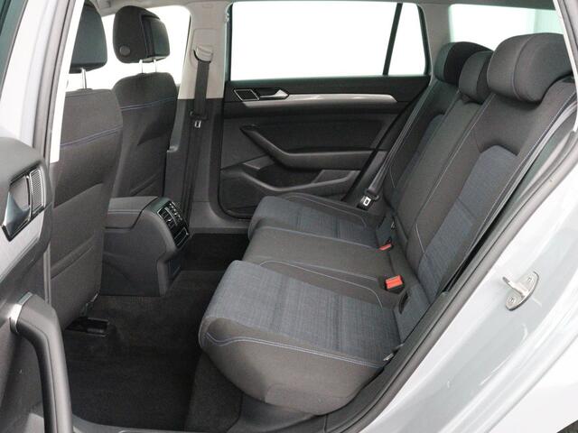 Volkswagen PASSAT 1.4 TSI PHEV GTE | Trekhaak | Stoelverwarming | Stoelverwarming | Camera | Massage | Carplay | Matrix LED | Adaptive cruise | Navigatie | Park Assist | Climate control | Plug In