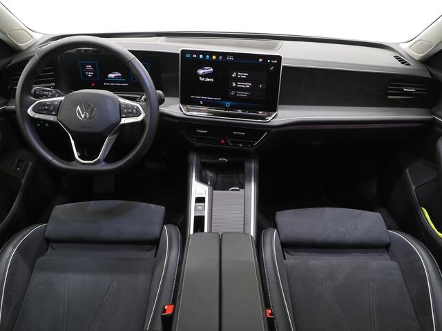 Volkswagen PASSAT Variant 1.5 eHybrid 204PK | Leder/Alcantara | Massage | Trekhaak | HUD | Camera | Adaptive Cruise | Sfeerlicht | Carplay