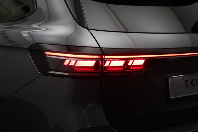 Volkswagen PASSAT Variant 1.5 eHybrid R-Line 272 PK PHEV, Panoramadak, Trekhaak, Black-Style, Head-Up, Massage