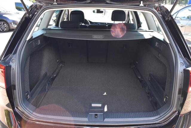 Volkswagen PASSAT Variant 1.5 TSI Comfort Business Navigatie | Trekhaak | Camera | Stoelverwarming | ACC | 12 mnd BOVAG garantie Whatsapp 06-53188999