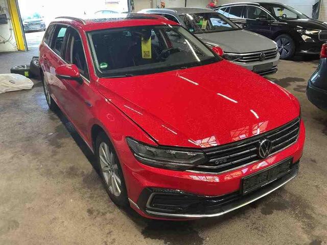 Volkswagen PASSAT Variant GTE 1.4 TSI PHEV 218PK | Panodak | 360° | Half Leer | Adaptive Cruise | Carplay | Getint Glas |