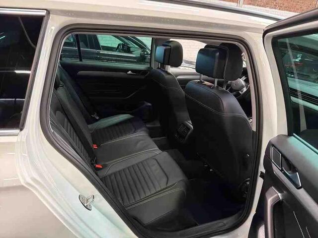 Volkswagen PASSAT Variant GTE 1.4 TSI PHEV 218PK | Panodak | Vol Leer | Keyless | Camera | Getint Glas | Klasse 3 | Trekhaak |