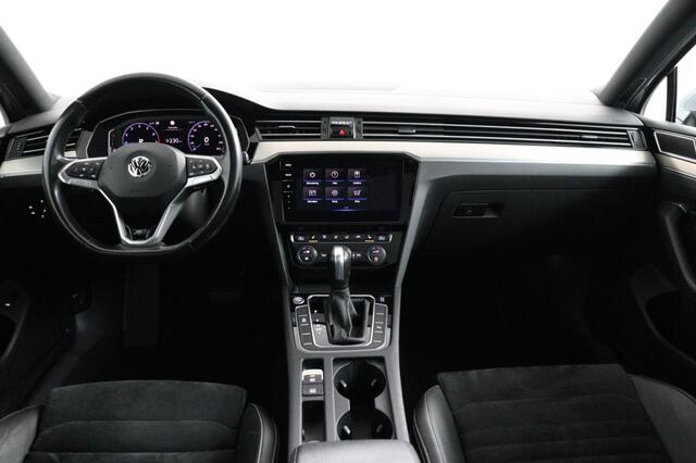 Volkswagen PASSAT Variant 1.5 TSI Elegance Business R-Line