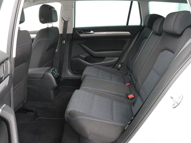 Volkswagen PASSAT 1.4 TSI PHEV GTE | Stoelverwarming | Trekhaak | Massage | 360 Camera | Stuurverwarming | Adaptive cruise | Matrix LED | Carplay | Navigatie | Parkeerhulp | Plug In