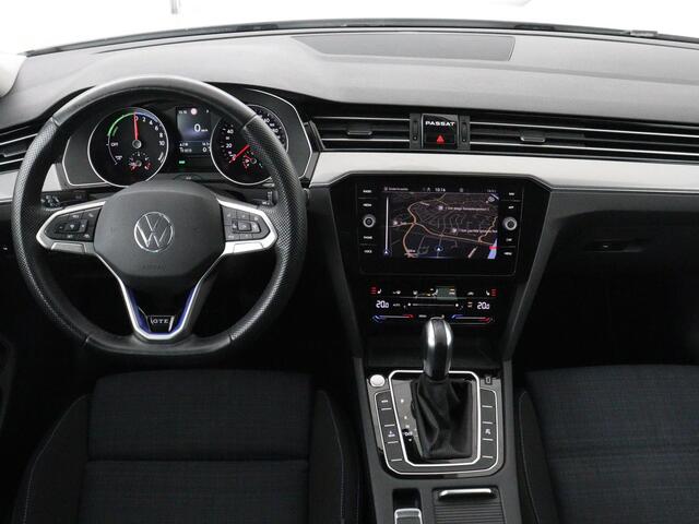 Volkswagen PASSAT 1.4 TSI PHEV GTE | Stoelverwarming | Trekhaak | Massage | 360 Camera | Stuurverwarming | Adaptive cruise | Matrix LED | Carplay | Navigatie | Parkeerhulp | Plug In