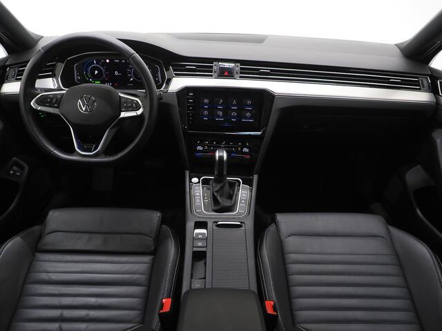 Volkswagen PASSAT Variant 1.4 TSI PHEV GTE R-Line | Panoramadak | Leder | Matrix LED | Massage | HUD | 360 | Virtual | Keyless | Adaptive Cruise