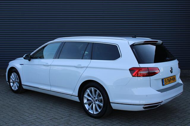 Volkswagen PASSAT Variant 1.4 TSI GTE Highline Leder/Alcantara Camera Elek-Trekhaak CarPlay