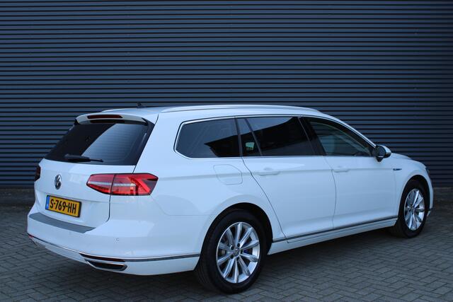 Volkswagen PASSAT Variant 1.4 TSI GTE Highline Leder/Alcantara Camera Elek-Trekhaak CarPlay