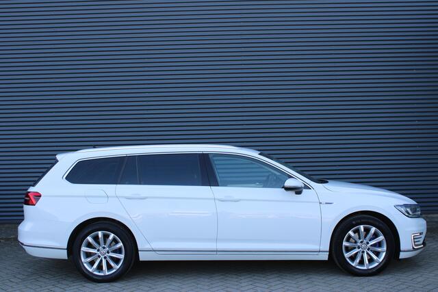 Volkswagen PASSAT Variant 1.4 TSI GTE Highline Leder/Alcantara Camera Elek-Trekhaak CarPlay