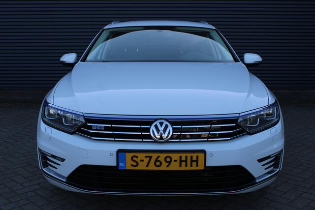 Volkswagen PASSAT Variant 1.4 TSI GTE Highline Leder/Alcantara Camera Elek-Trekhaak CarPlay