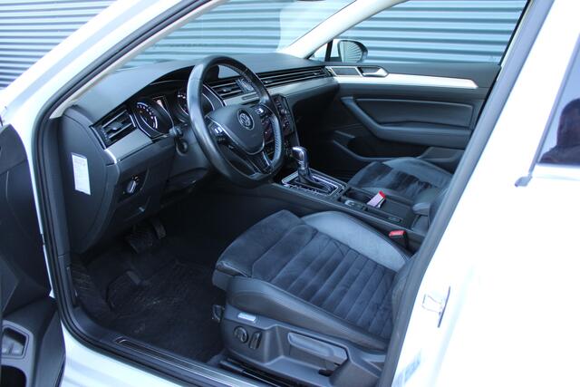 Volkswagen PASSAT Variant 1.4 TSI GTE Highline Leder/Alcantara Camera Elek-Trekhaak CarPlay