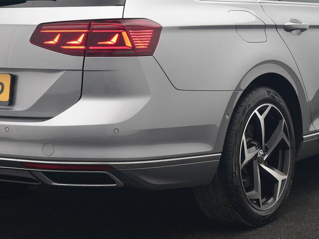 Volkswagen PASSAT Variant 1.4 TSI GTE Business PHEV 218pk Dealer O.H | Panodak | Adaptive Cruise | 360 Camera | IQ Light | Lederen Sportstoelen Massage & Verwarmd | Blis | Keyless | Apple Carplay | Navigatie | Virtual | DAB | 18"L.M | IQ Drive | Plug In Hybrid |