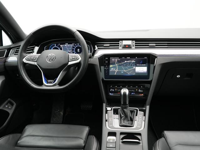 Volkswagen PASSAT Variant 1.4 TSI GTE Business PHEV 218pk Dealer O.H | Panodak | Adaptive Cruise | 360 Camera | IQ Light | Lederen Sportstoelen Massage & Verwarmd | Blis | Keyless | Apple Carplay | Navigatie | Virtual | DAB | 18"L.M | IQ Drive | Plug In Hybrid |