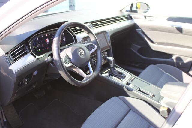 Volkswagen PASSAT Variant 1.4 218pk TSI PHEV GTE Business | Panoramadak | Adaptieve cruise | Stoelverwarming | Elektrische kofferklep