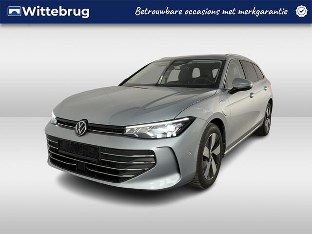 Volkswagen PASSAT Variant 1.5 eHybrid Business / AUTOMAAT/ TREKHAAK/ ERGO ACTIVE/ ACC/ STUUR+STOELVERWARM./ PARK.SENSOR.V+A/ CAMERA/ DODE HOEK/ HEAD-UP/ APP-CONNECT/ DAB/ CLIMA/ NAVI/ LED/ 17'' LMV