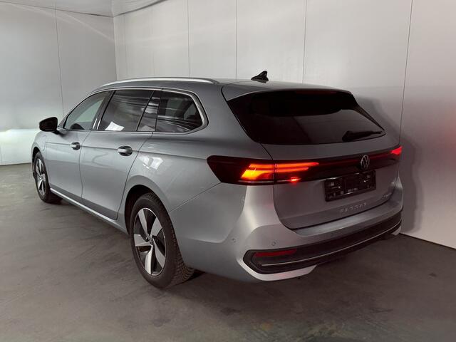 Volkswagen PASSAT Variant 1.5 eHybrid Business / AUTOMAAT/ TREKHAAK/ ERGO ACTIVE/ ACC/ STUUR+STOELVERWARM./ PARK.SENSOR.V+A/ CAMERA/ DODE HOEK/ HEAD-UP/ APP-CONNECT/ DAB/ CLIMA/ NAVI/ LED/ 17'' LMV