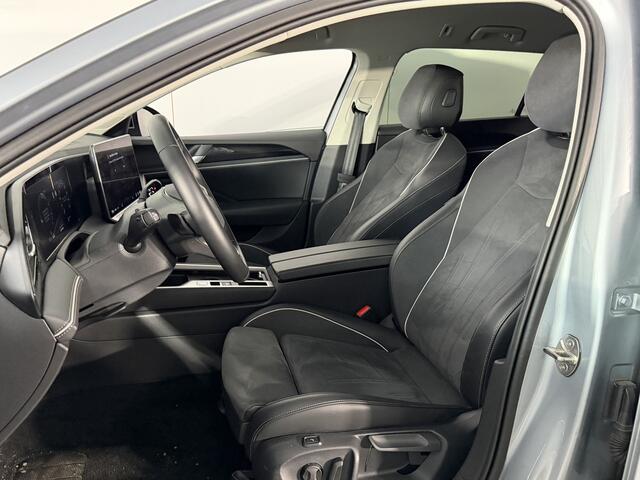 Volkswagen PASSAT Variant 1.5 eHybrid Business / AUTOMAAT/ TREKHAAK/ ERGO ACTIVE/ ACC/ STUUR+STOELVERWARM./ PARK.SENSOR.V+A/ CAMERA/ DODE HOEK/ HEAD-UP/ APP-CONNECT/ DAB/ CLIMA/ NAVI/ LED/ 17'' LMV