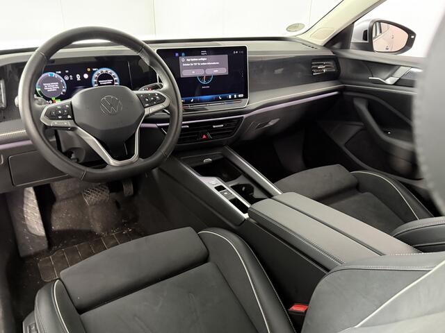 Volkswagen PASSAT Variant 1.5 eHybrid Business / AUTOMAAT/ TREKHAAK/ ERGO ACTIVE/ ACC/ STUUR+STOELVERWARM./ PARK.SENSOR.V+A/ CAMERA/ DODE HOEK/ HEAD-UP/ APP-CONNECT/ DAB/ CLIMA/ NAVI/ LED/ 17'' LMV