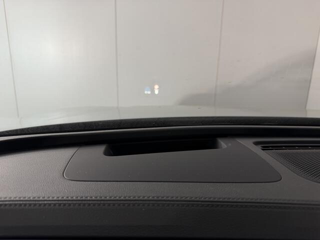 Volkswagen PASSAT Variant 1.5 eHybrid Business / AUTOMAAT/ TREKHAAK/ ERGO ACTIVE/ ACC/ STUUR+STOELVERWARM./ PARK.SENSOR.V+A/ CAMERA/ DODE HOEK/ HEAD-UP/ APP-CONNECT/ DAB/ CLIMA/ NAVI/ LED/ 17'' LMV