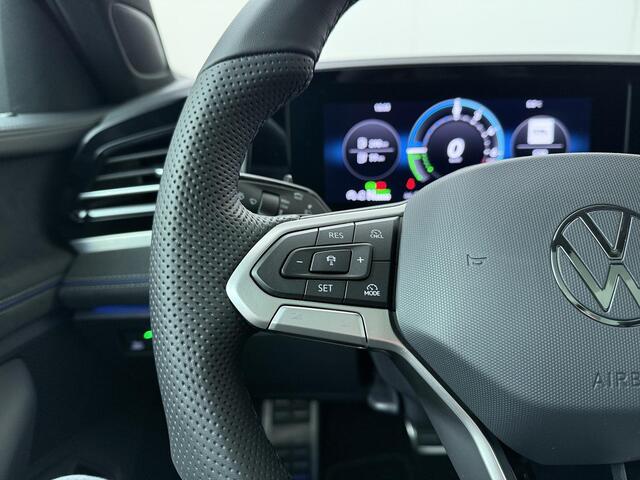 Volkswagen PASSAT Variant R-Line Edition 1.5 eHybrid 150 kW / 204 PK DSG | Trekhaak wegklapbare kogel | Stoelverwarming voor & achter | Voorruitverwarming |