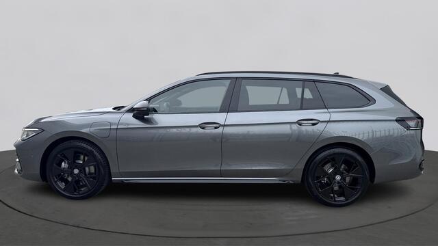 Volkswagen PASSAT Variant 1.5 eHybrid R-Line Edition 200kw / 272 PK / Trekhaak Demonstratiemodel