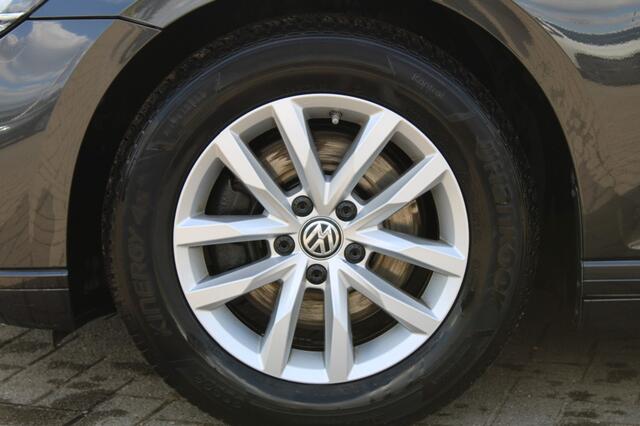 Volkswagen PASSAT 1.5 TSI R-LINE Business + Navigatie Climate ADCR Cruise sport Super!