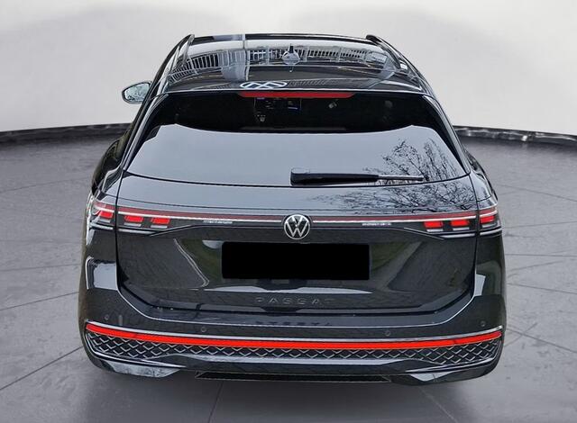 Volkswagen PASSAT Variant 2.0 TDI R-Line 150 PK Automaat ACC Trekhaak LED Massage 360 Camera Stuurverwarming Stoelverwarming