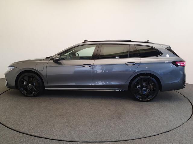 Volkswagen PASSAT Variant 1.5 eHybrid 272pk DSG/AUT R-Line Wegklapbare trekhaak, Harman/Kardon, Leder, Pano
