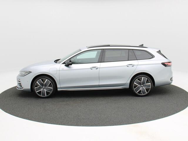 Volkswagen PASSAT R-Line Edition 1.5 eHybrid 204 PK | Trekhaak | Panoramadak | Black Style | Elektrisch verstelbare stoelen |