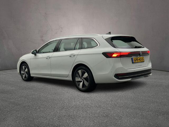 Volkswagen PASSAT Variant Business 1.5 eTSI 150pk DSG Automaat Trekhaak, Adaptive cruise control, Navigatie, LED koplampen, Achteruitrijcamera, Stoelverwarming