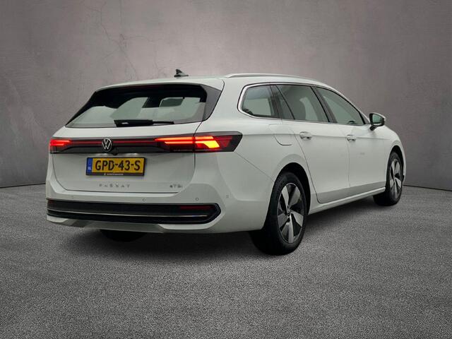 Volkswagen PASSAT Variant Business 1.5 eTSI 150pk DSG Automaat Trekhaak, Adaptive cruise control, Navigatie, LED koplampen, Achteruitrijcamera, Stoelverwarming