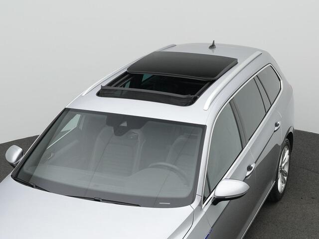 Volkswagen PASSAT Variant 1.4 TSI 218 pk PHEV GTE | Panoramadak | Trekhaak | IQ Light | Leder/alcantara | Achteruitrijcamera | Navigatie
