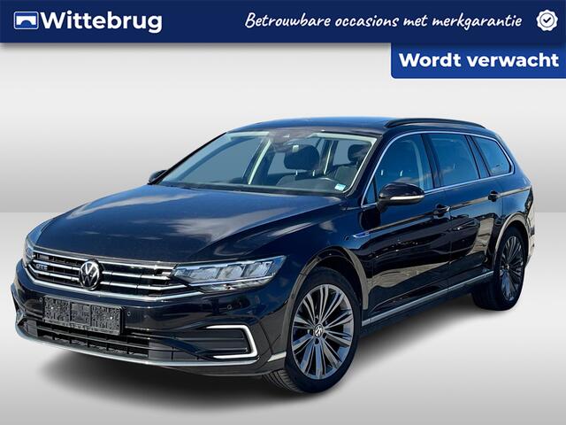 Volkswagen PASSAT Variant 1.4 TSI PHEV 218pk GTE / DSG Automaat Panoramadak / Trekhaak, elektrisch uitklapbaar / Navigatie / 18"LM Velgen